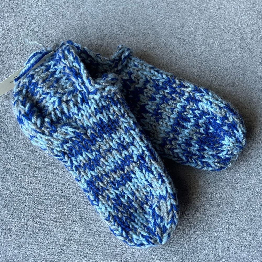 Hand Knit Slippers 🇨🇦 ~ Blue with Gray ~ Women’s Size 6/7 ~ Brand New!